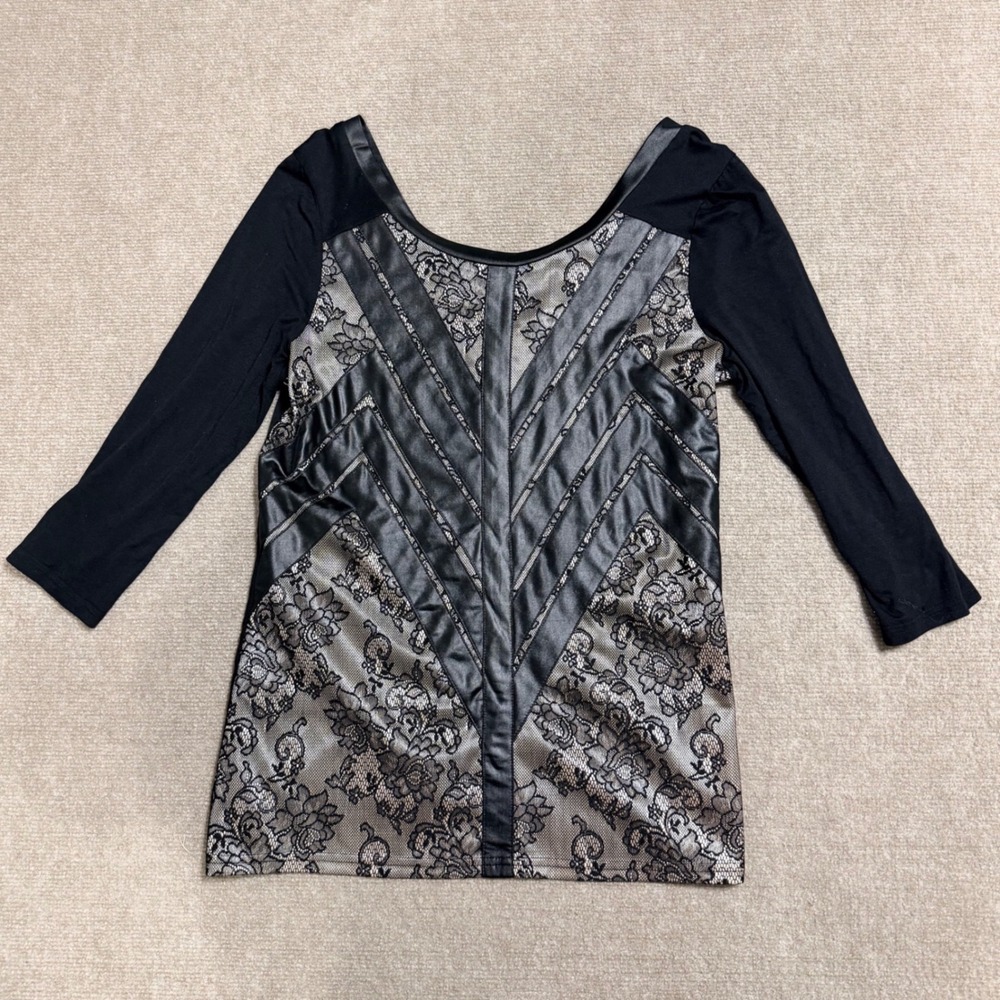 BKE Buckle Lace Faux Leather Chevron Tunic Top Black 3/4 Sleeve V-Neck Large